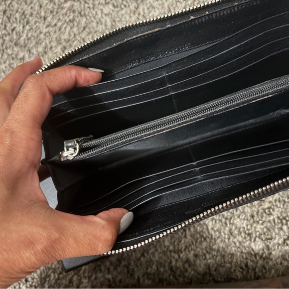 VINTAGE Dior Black Embossed Zip Wallet - Picture 6 of 8